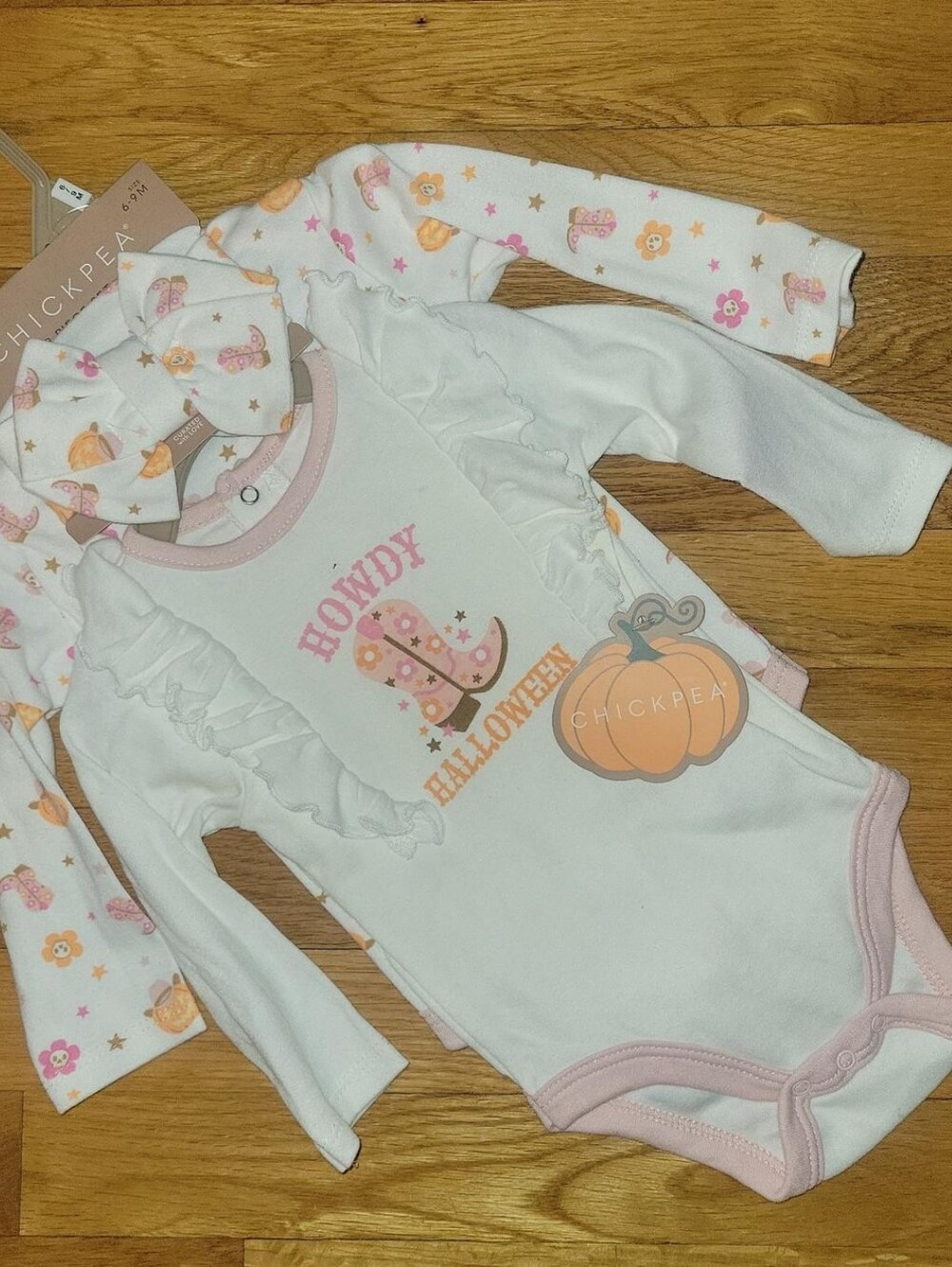 chick pea White, Pink & Orange 'Howdy Halloween' Ruffle One-Piece Set 3-6month